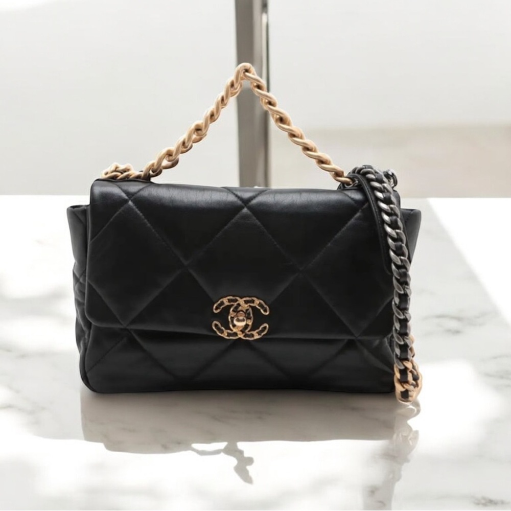 CHANEL 🖤Large Flap 19 black quilted crossbody